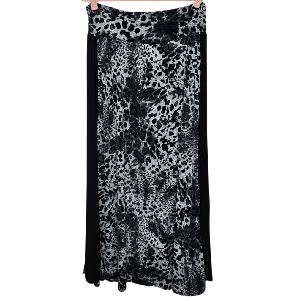 New Directions black and white leopard or cheetah print maxi skirt